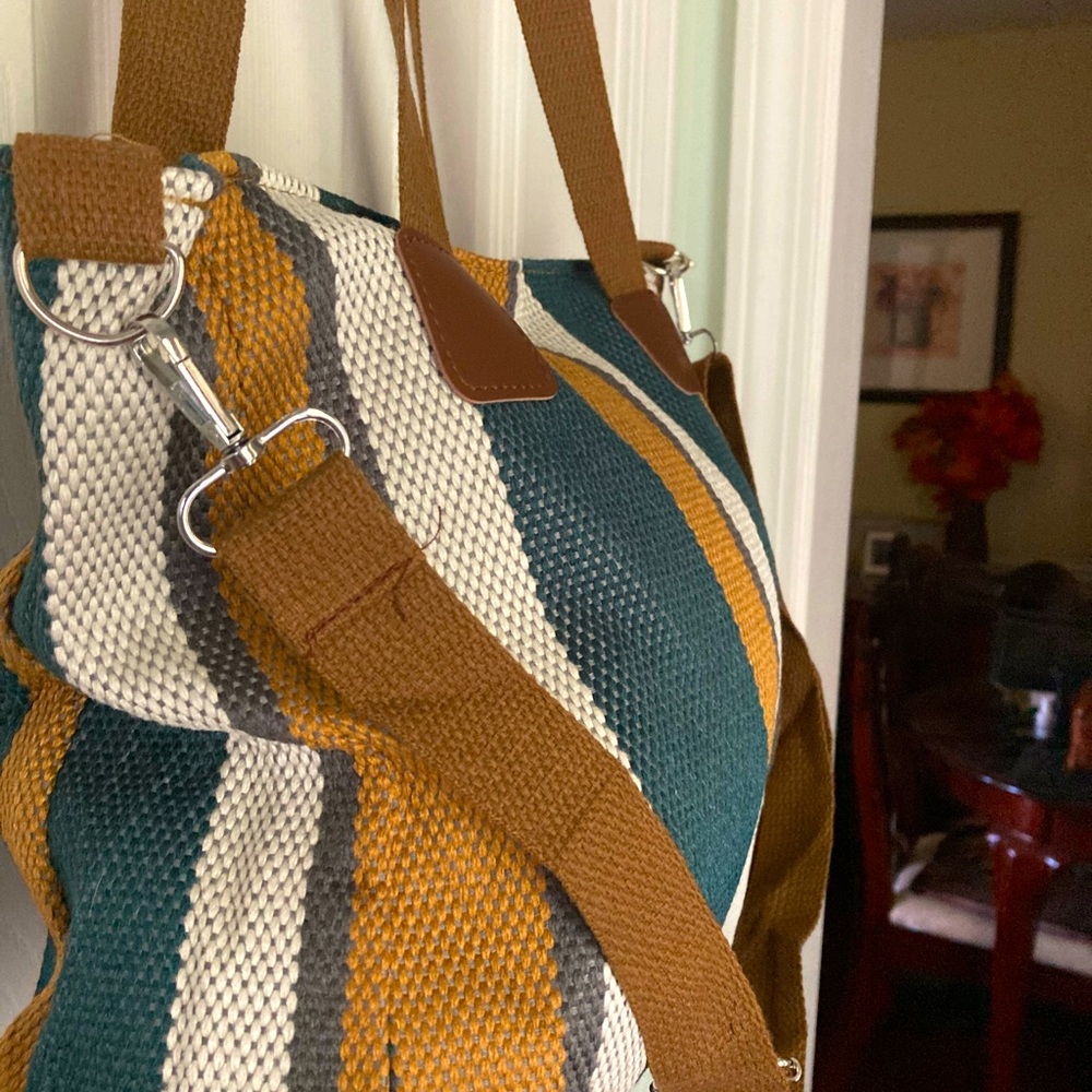 NWOT~Stylish Striped Tote bag – Spacious Crossbody/Durable & Versatile Handbag - Picture 6 of 7